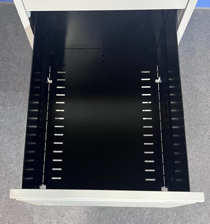 Bisley 4 Drawer Steel Filing Cabinet Grey (used)