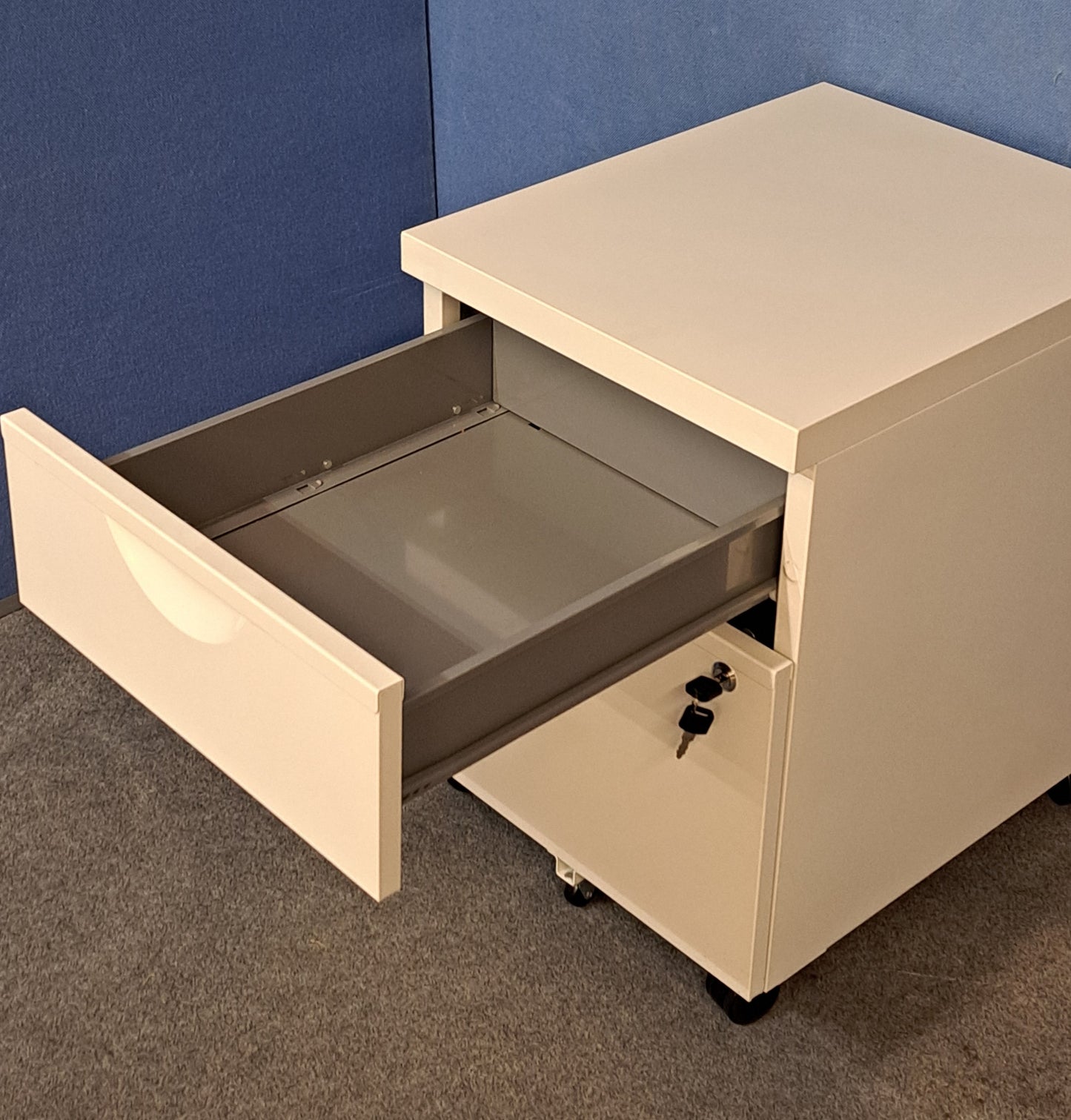 White Metal 2 Drawer Mobile Office Pedestal – Lockable (Used)