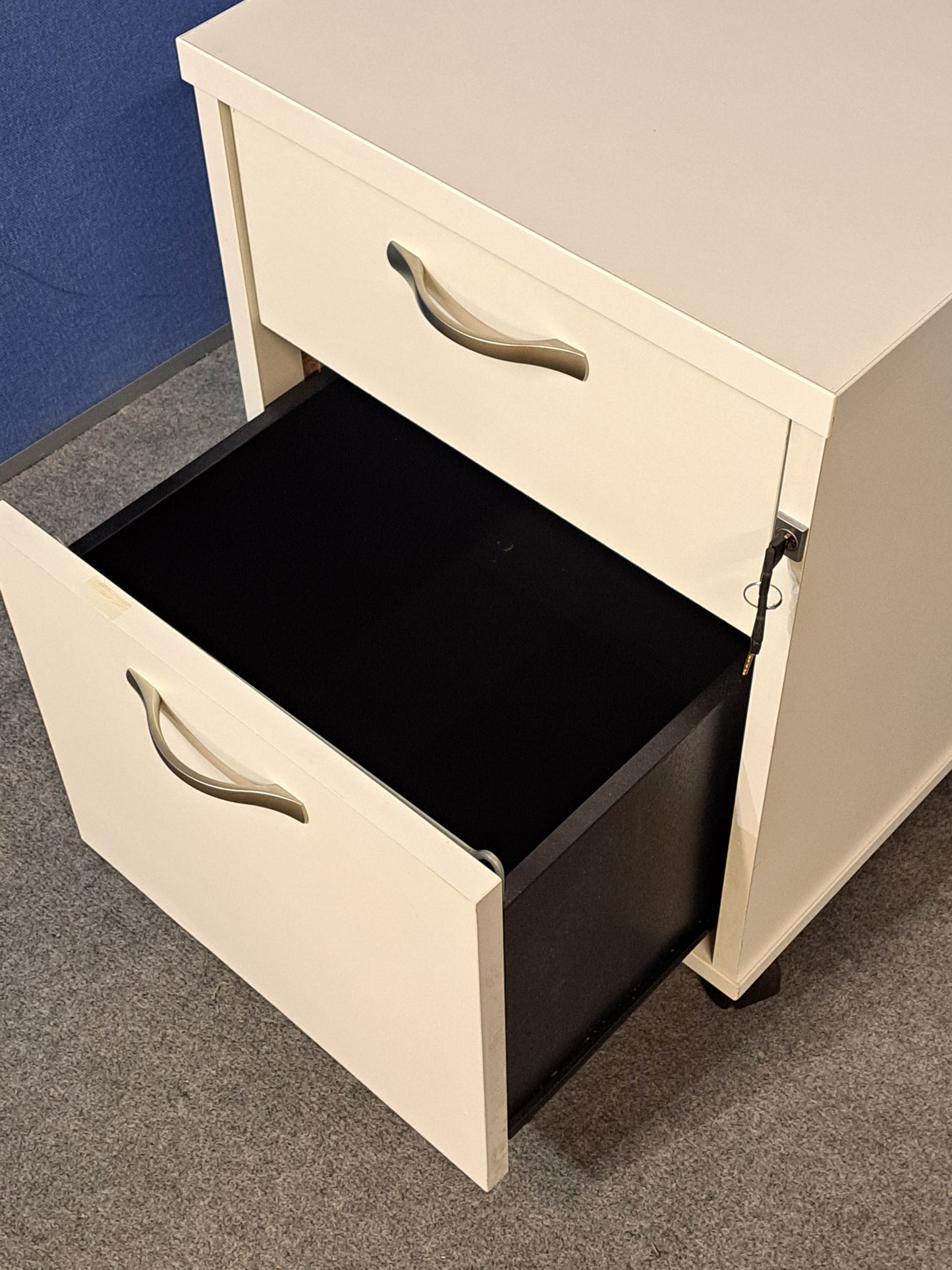 White 2 Drawer Mobile Office Pedestal – Lockable (Used)