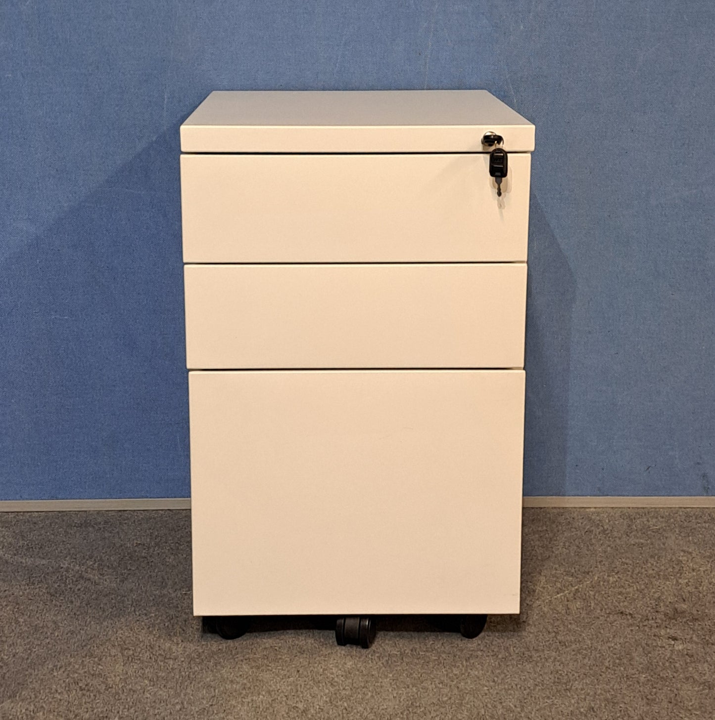 White Metal 3 Drawer Mobile Office Pedestal – Lockable (Used)