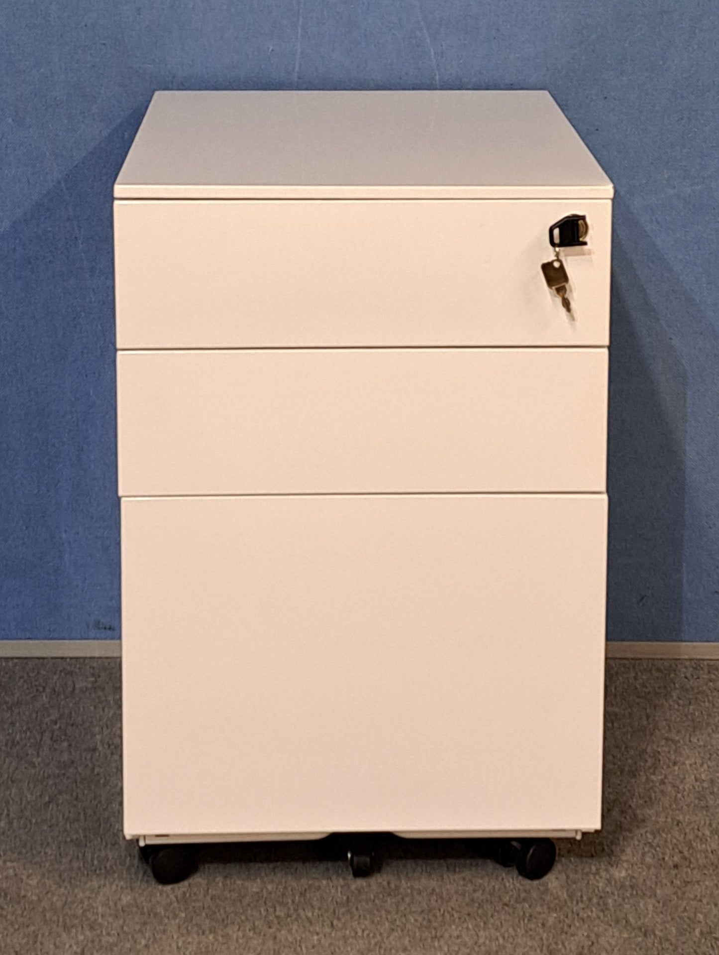 White Metal 3 Drawer Mobile Office Pedestal – Lockable (Used)