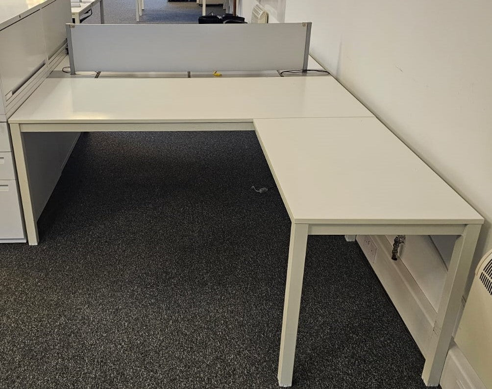 1800mm Back to Back Desk with Returns Unit & Mobile Pedestal White (used)