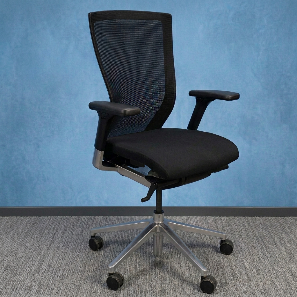 Chair photo 1 with slim dark grey trim
