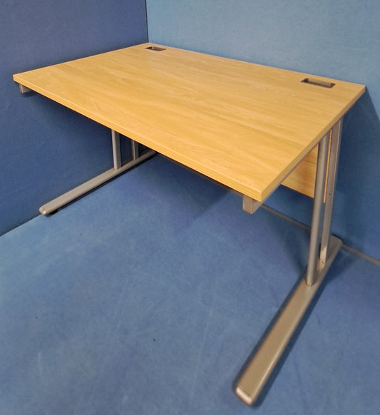 1200x800mm Straight Desk Light Oak (used)