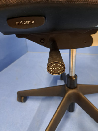 Orangebox Do Mesh Back Operators Chair with Attached Coat Hanger White/Grey (used)