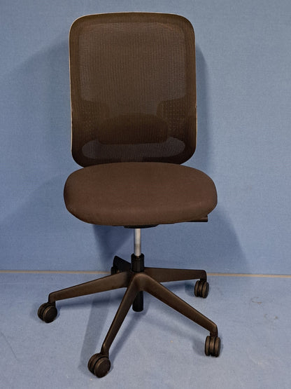 Orangebox Do Mesh Back Operators Chair with Attached Coat Hanger White/Grey (used)