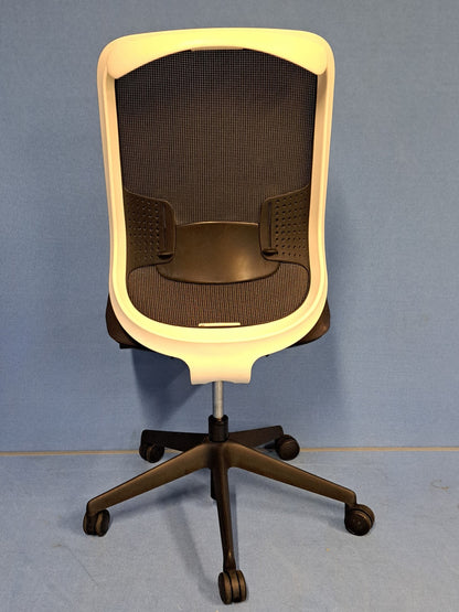 Orangebox Do Mesh Back Operators Chair with Attached Coat Hanger White/Grey (used)