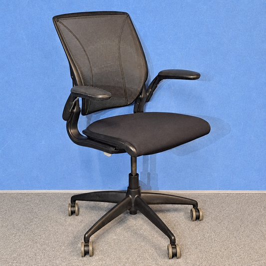 PC6738 Humanscale Diffrient World with Black Padded Seat