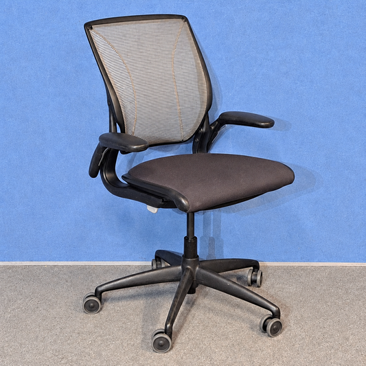 PC6739 Humanscale Diffrient World with Grey Padded Seat
