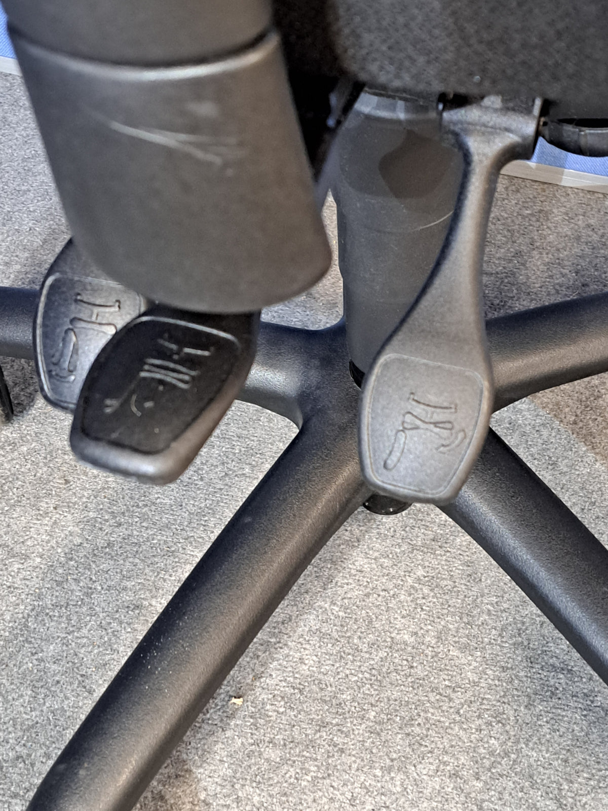 Adapt by Ergochair Mid Back Operators Armchair with Headrest Black (used)