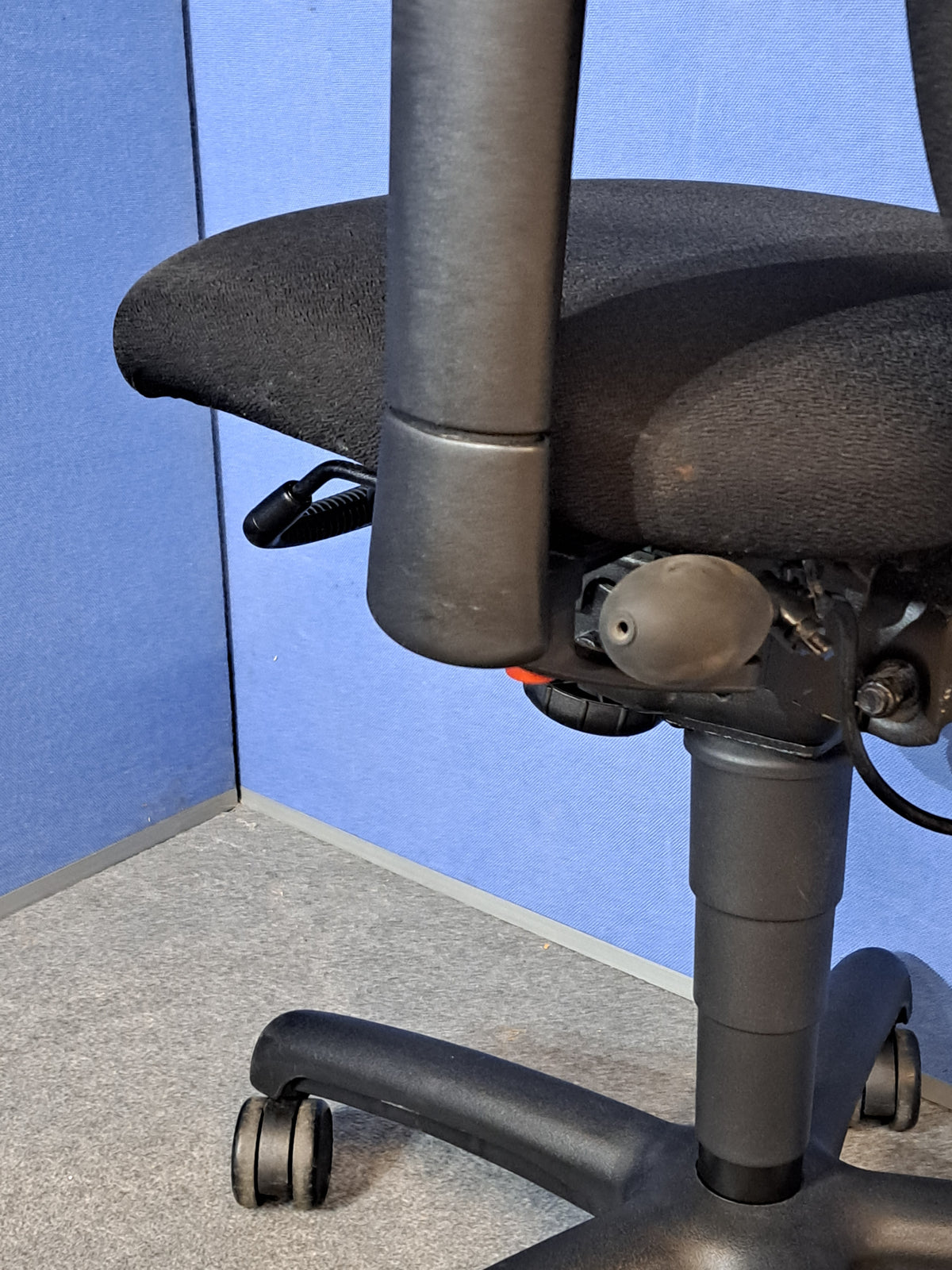 Adapt by Ergochair Mid Back Operators Armchair with Headrest Black (used)