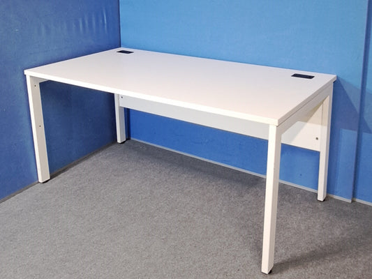 *SALE* 1600x800mm Straight desk with Bench Style Frame White (used)