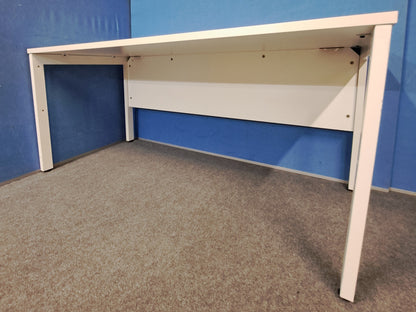 *SALE* 1600x800mm Straight desk with Bench Style Frame White (used)