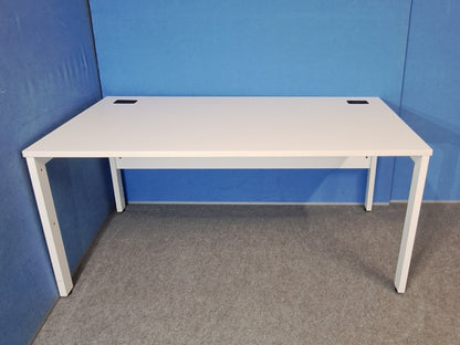 *SALE* 1600x800mm Straight desk with Bench Style Frame White (used)