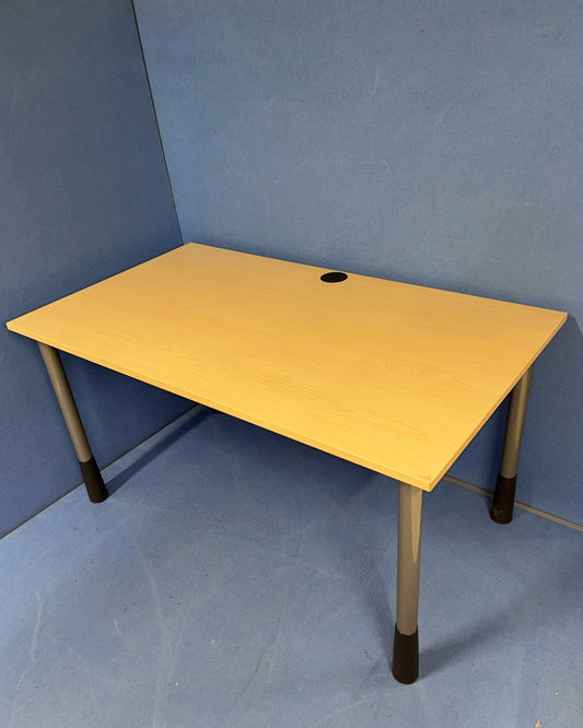 *SALE* Kinnarps Series E 1400x800mm Straight Desk/Table Maple (used)