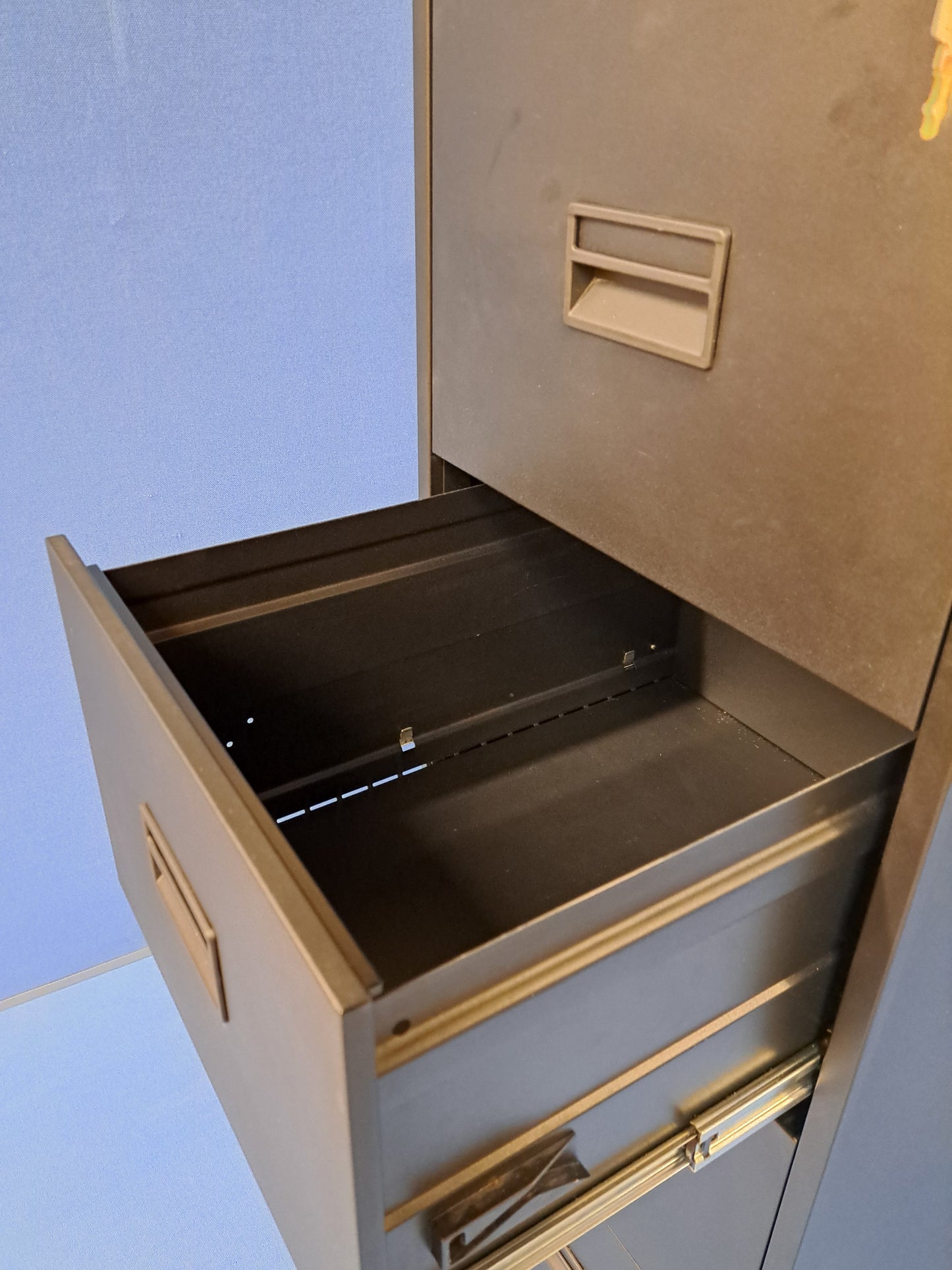 4 Drawer Steel Filing Cabinet Black (used)